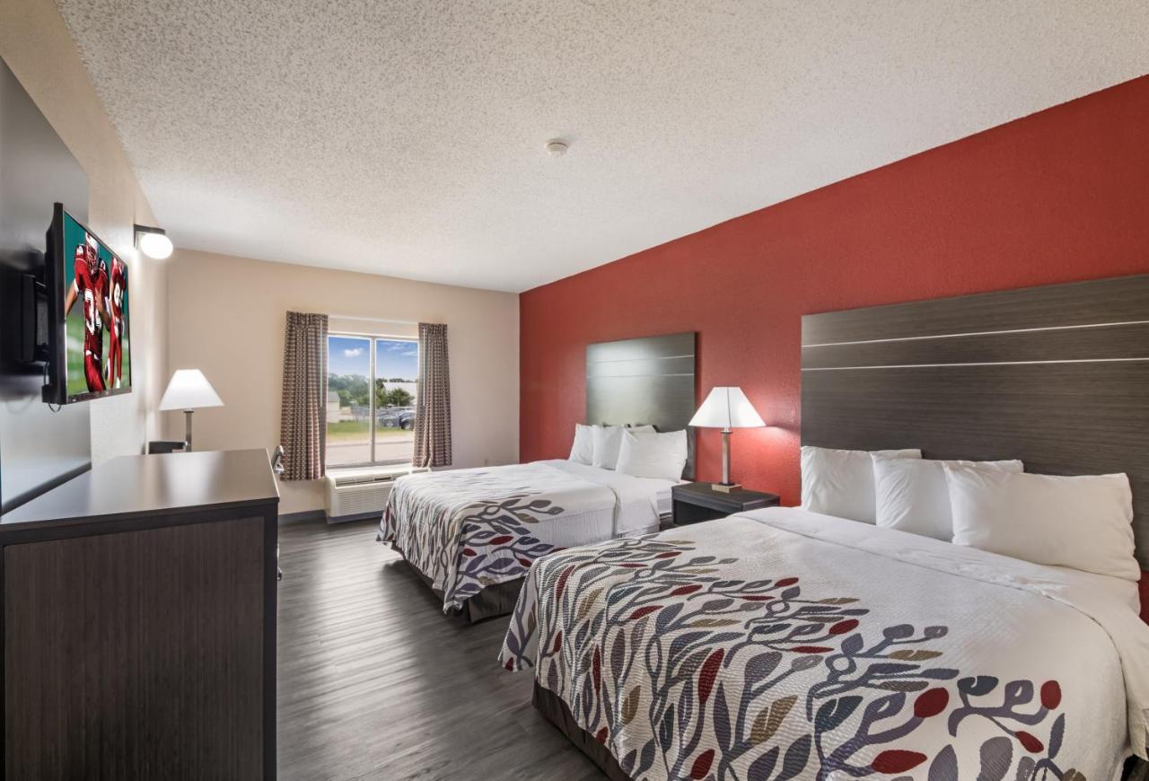 Red Roof Inn & Suites Austin East - Manor Bagian luar foto