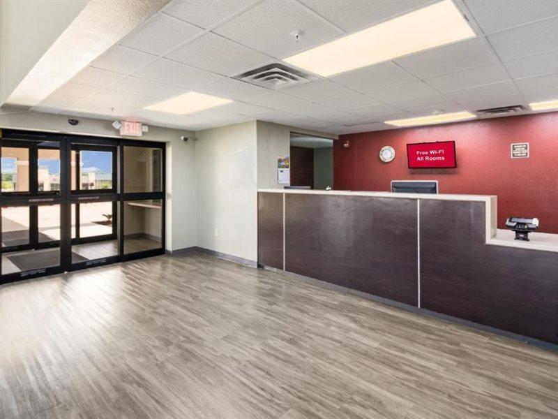 Red Roof Inn & Suites Austin East - Manor Bagian luar foto