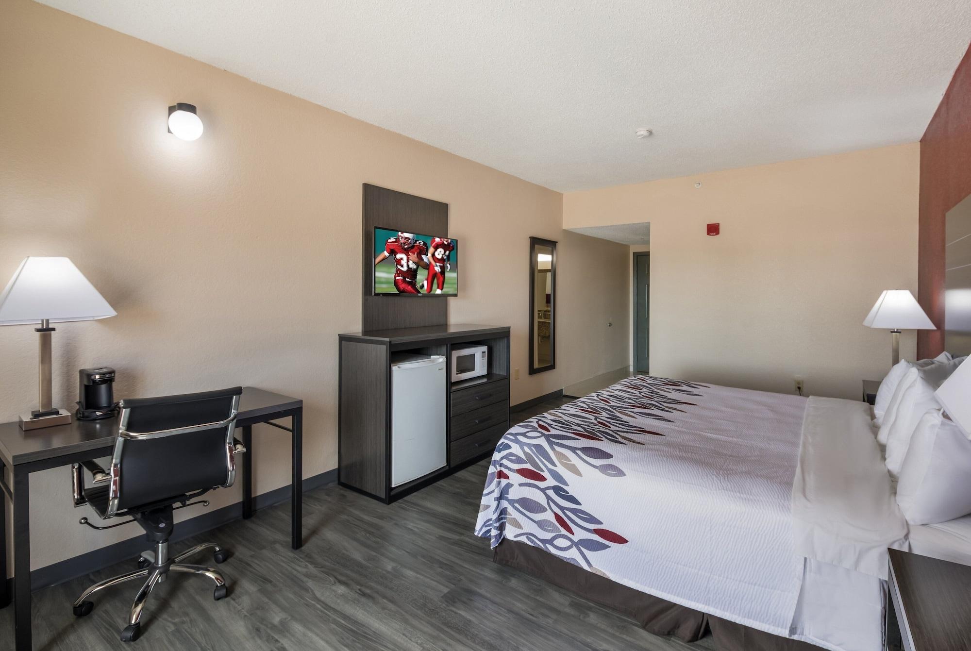 Red Roof Inn & Suites Austin East - Manor Bagian luar foto