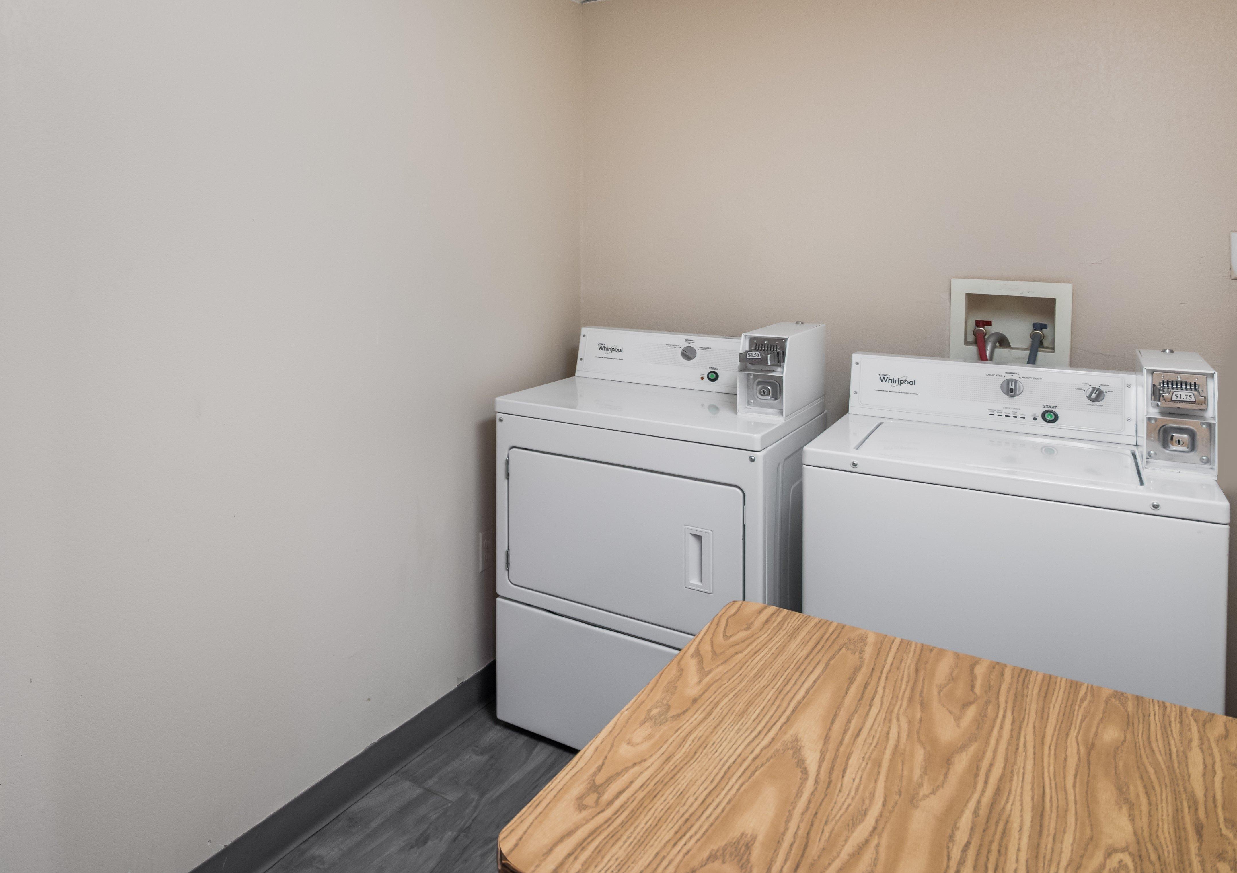 Red Roof Inn & Suites Austin East - Manor Bagian luar foto