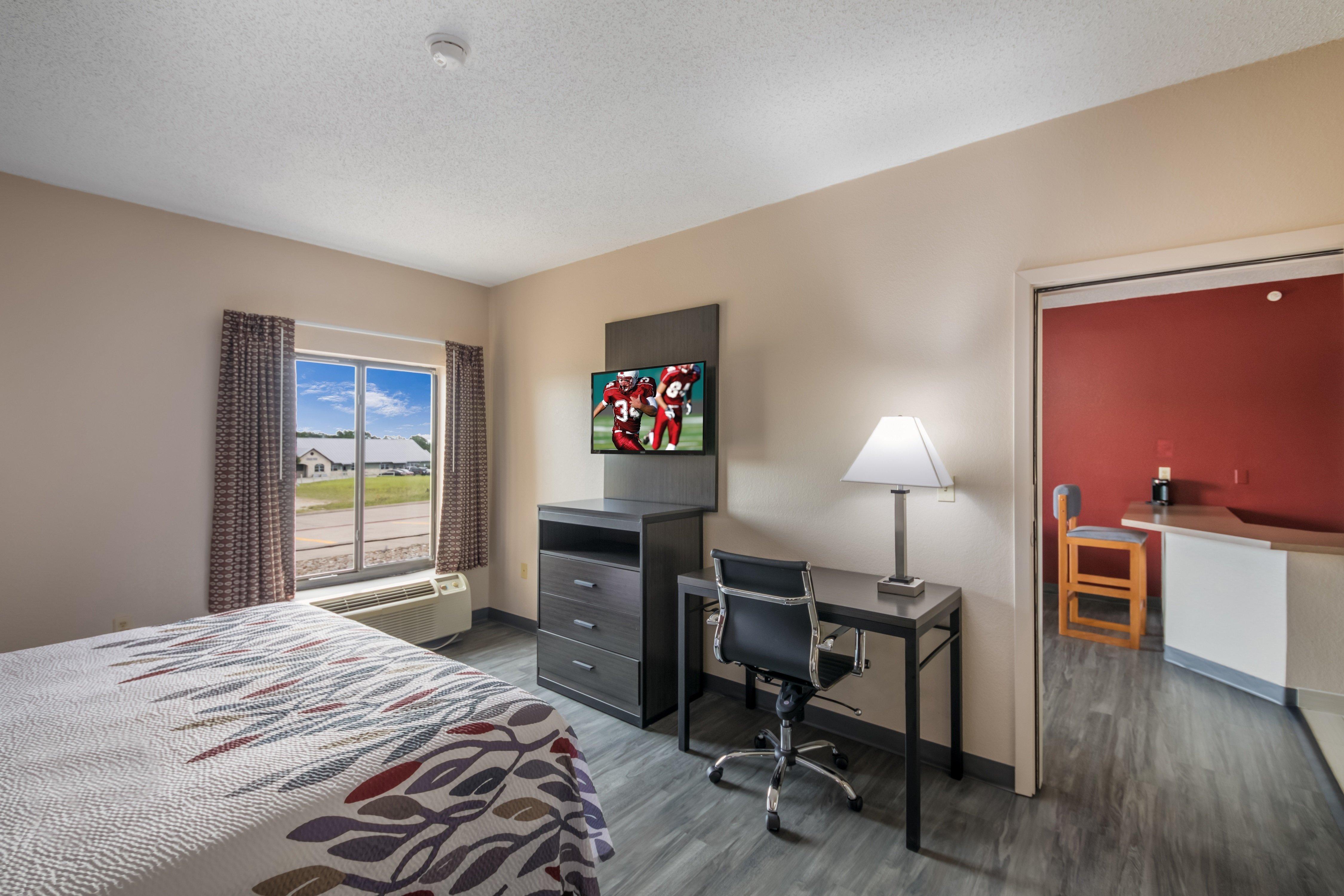 Red Roof Inn & Suites Austin East - Manor Bagian luar foto