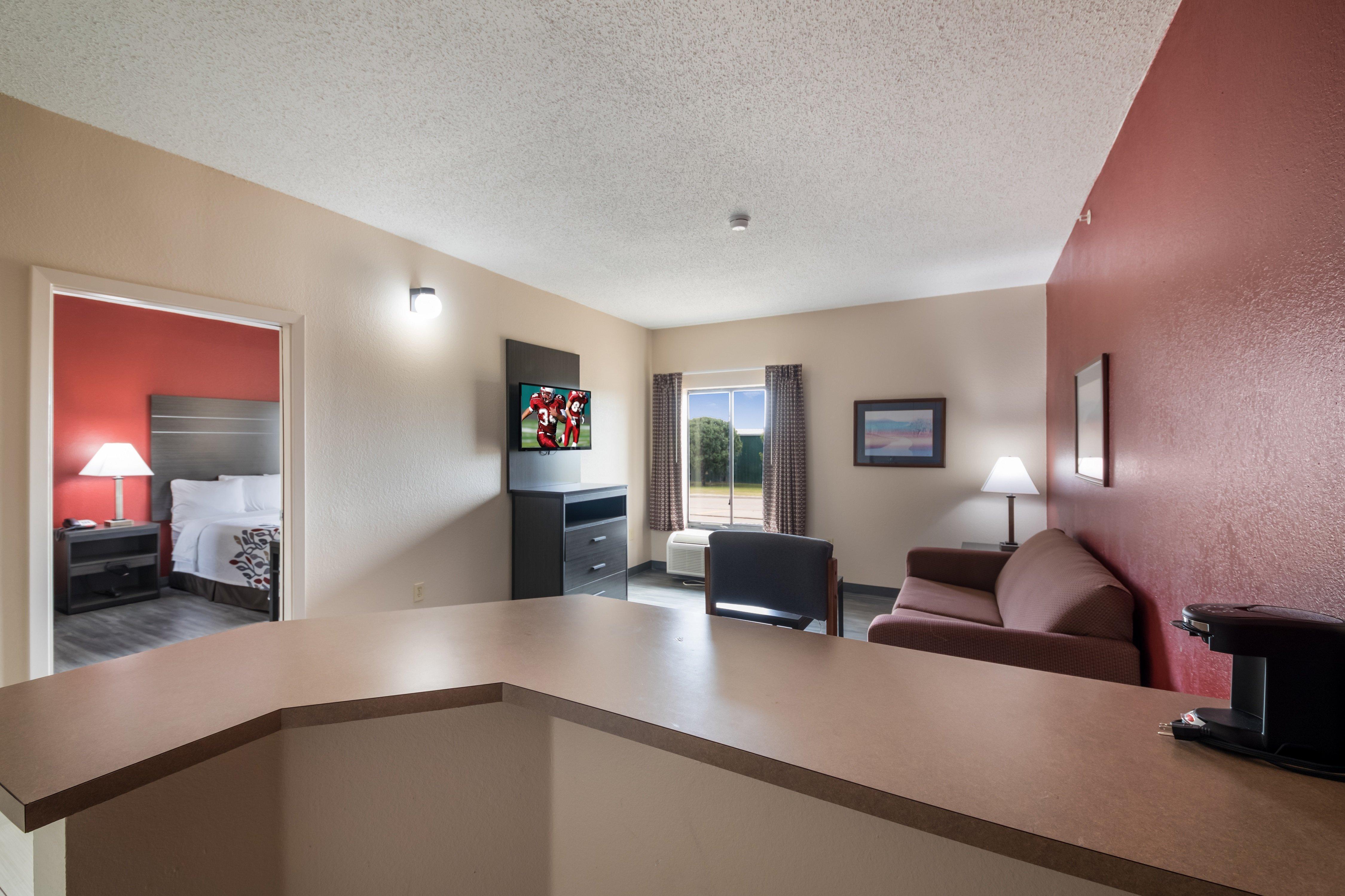 Red Roof Inn & Suites Austin East - Manor Bagian luar foto