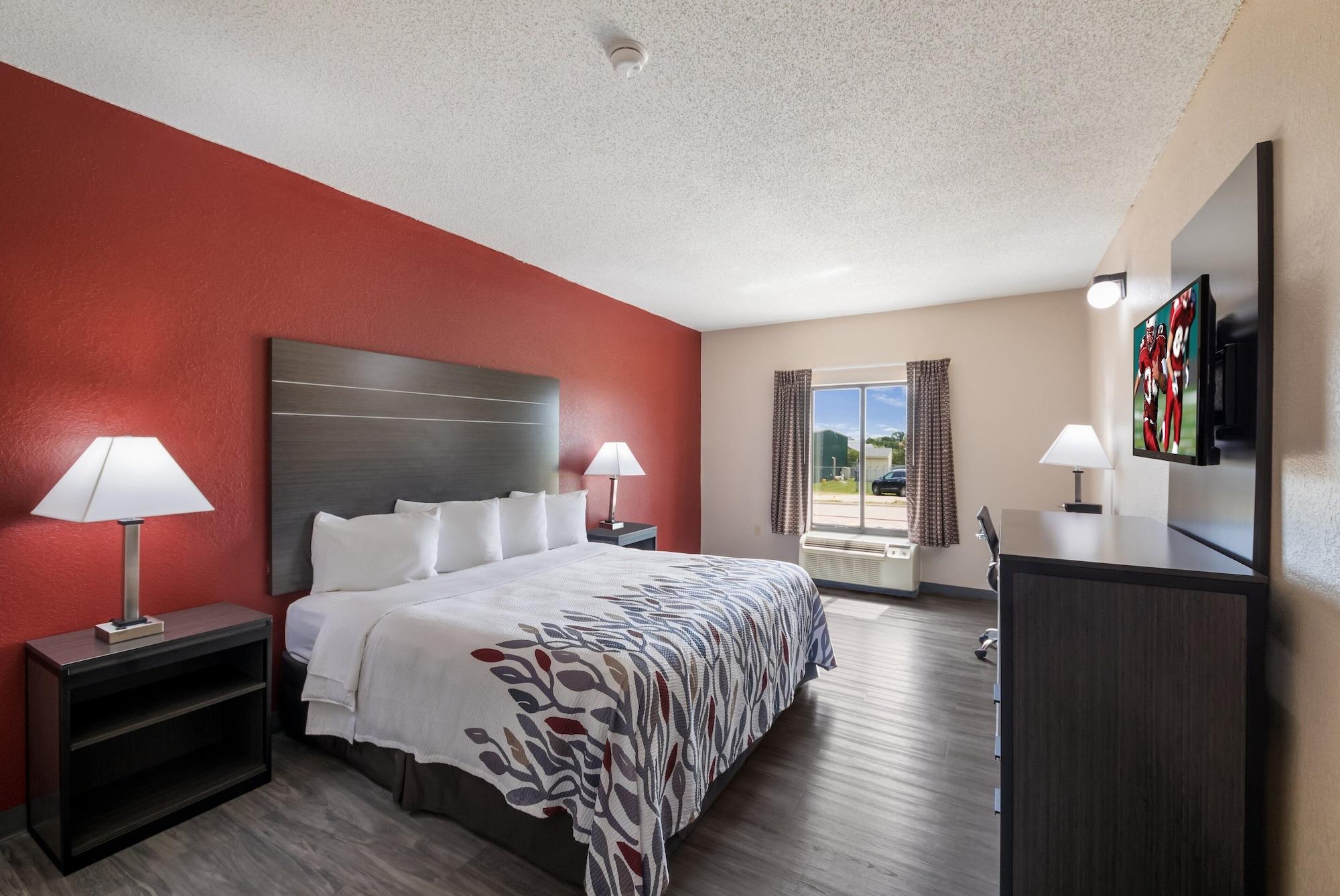 Red Roof Inn & Suites Austin East - Manor Bagian luar foto