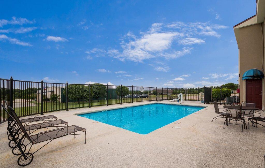 Red Roof Inn & Suites Austin East - Manor Bagian luar foto