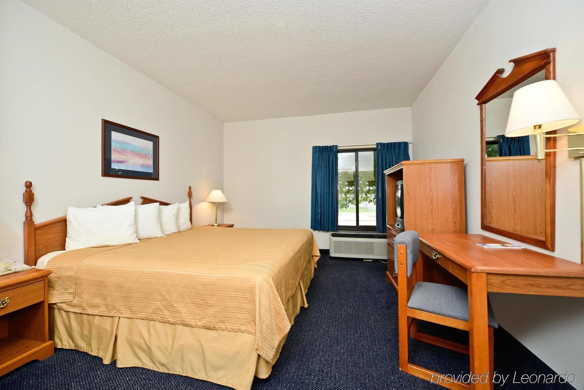 Red Roof Inn & Suites Austin East - Manor Bagian luar foto