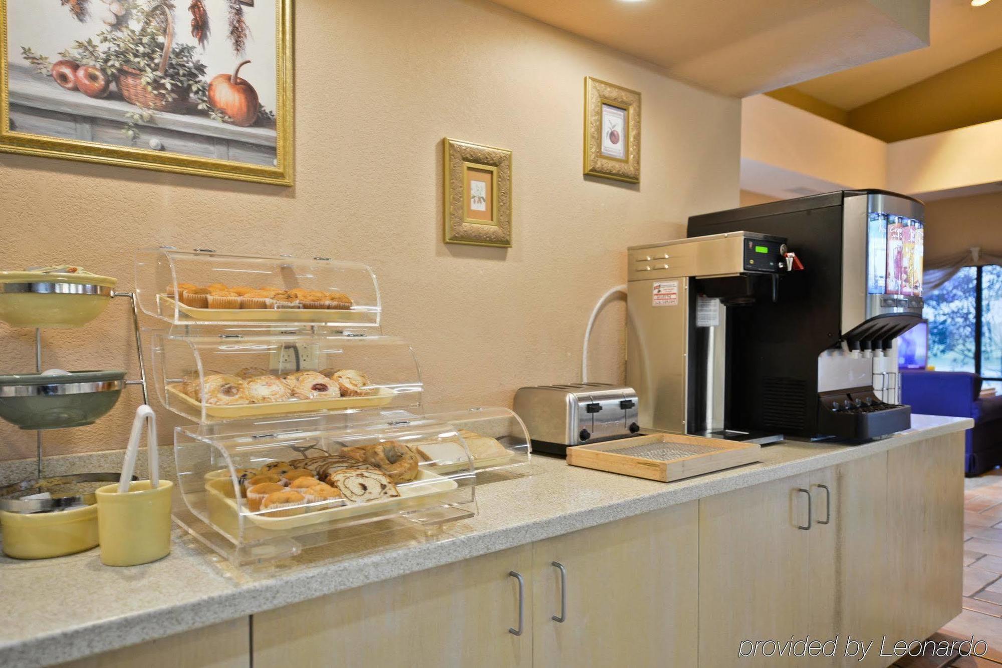 Red Roof Inn & Suites Austin East - Manor Bagian luar foto