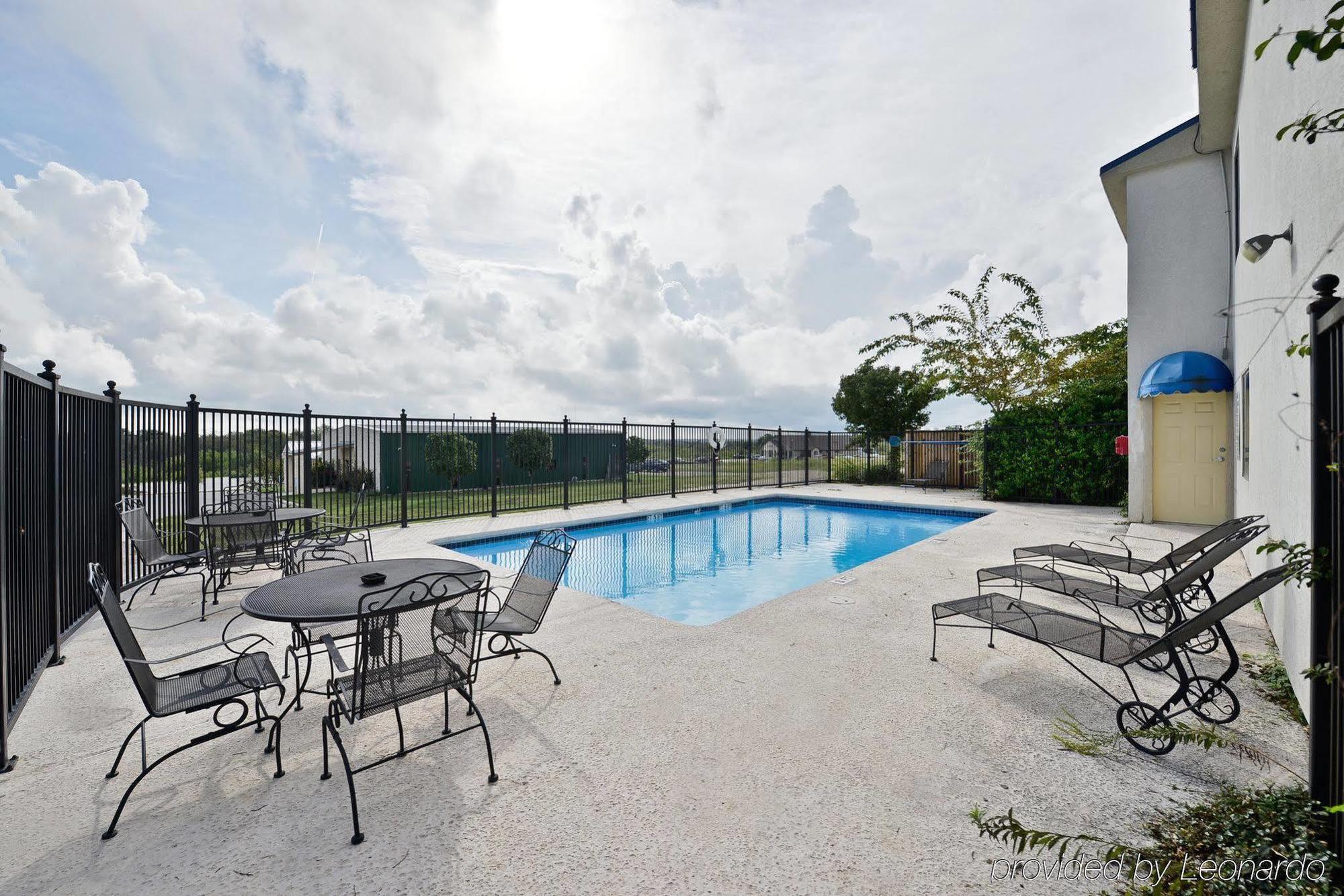 Red Roof Inn & Suites Austin East - Manor Fasilitas foto