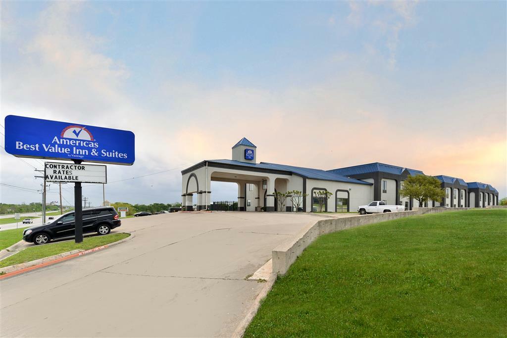 Red Roof Inn & Suites Austin East - Manor Bagian luar foto