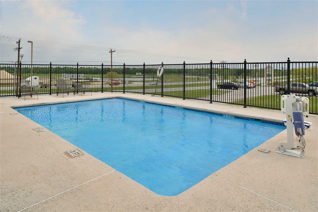 Red Roof Inn & Suites Austin East - Manor Fasilitas foto